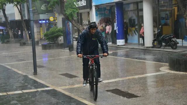 Granizo y lluvia en Córdoba (Pedro Castillo/LaVoz).