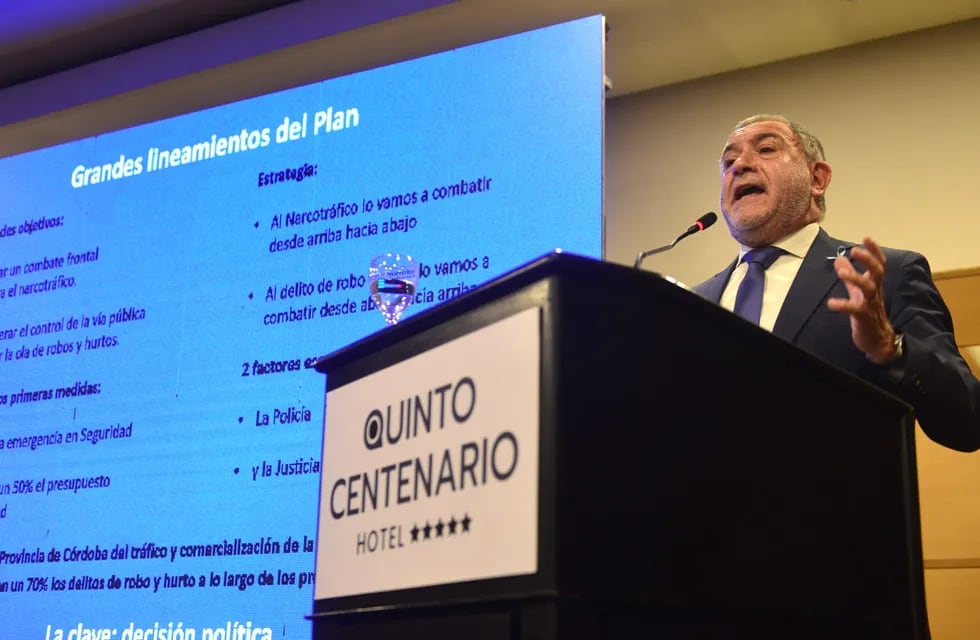 Luis Juez, candidato a Gobernador de Córdoba, presenta sus propuestas de campaña en el hotel Quinto Centenario. (Nicolás Bravo / La Voz)