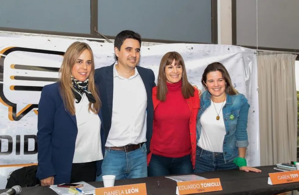 Debate caliente entre candidatos a concejal de Rosario (@SusanaRueda)