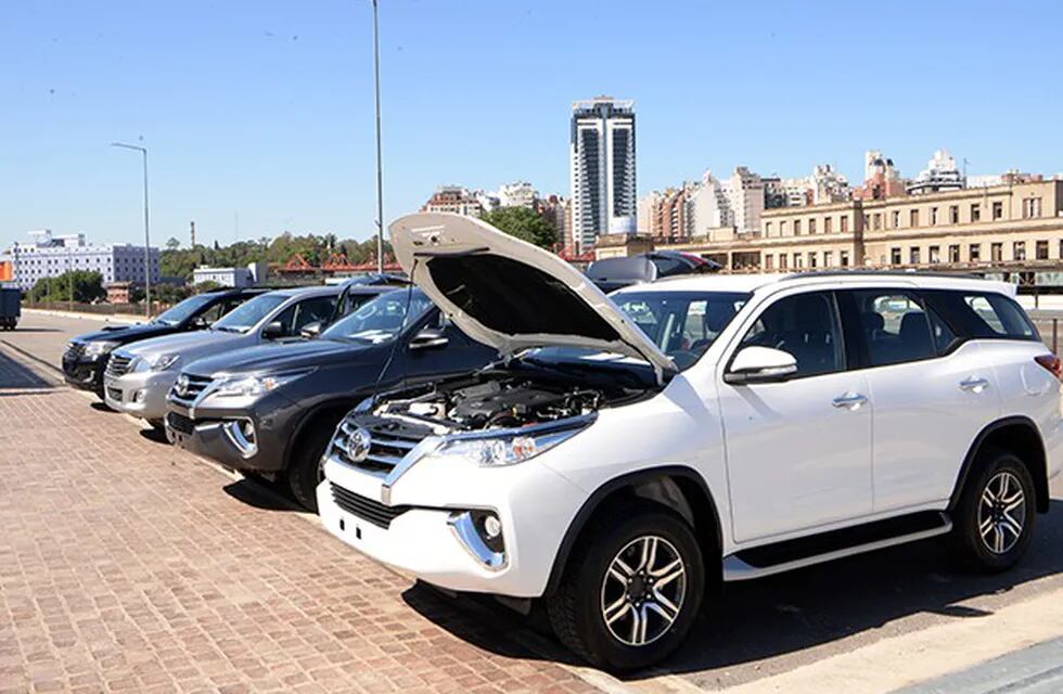 Toyota donó camionetas para escuelas técnicas de Córdoba.