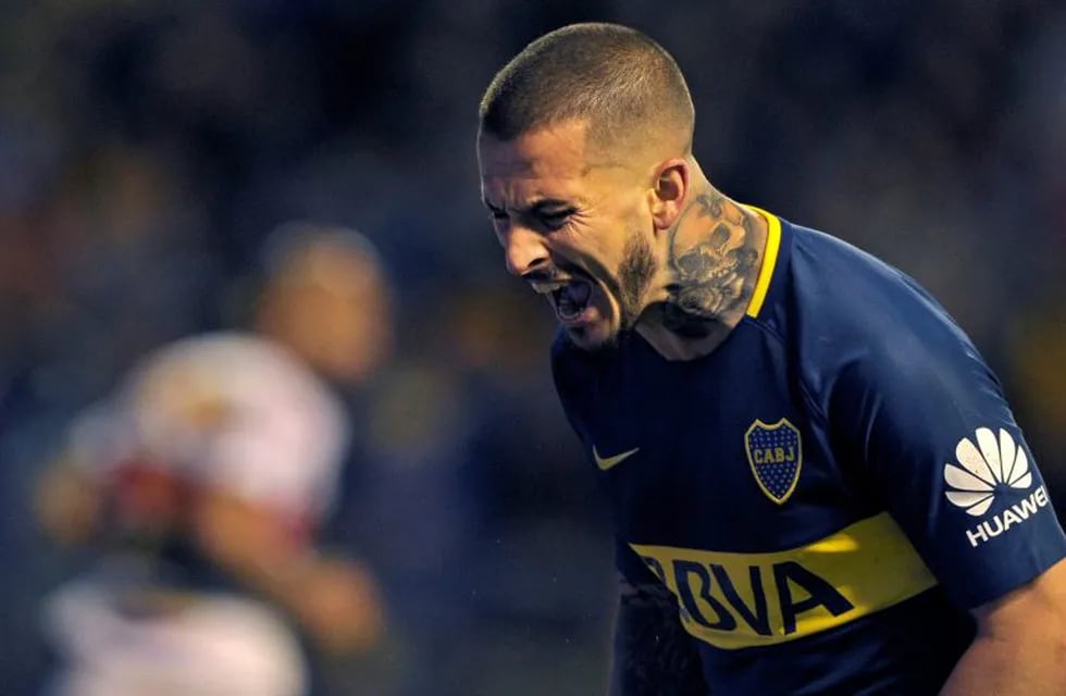 Tras ser operado, Darío Benedetto tendrá entre seis y ocho meses de recuperación. / AFP PHOTO / ALEJANDRO PAGNI