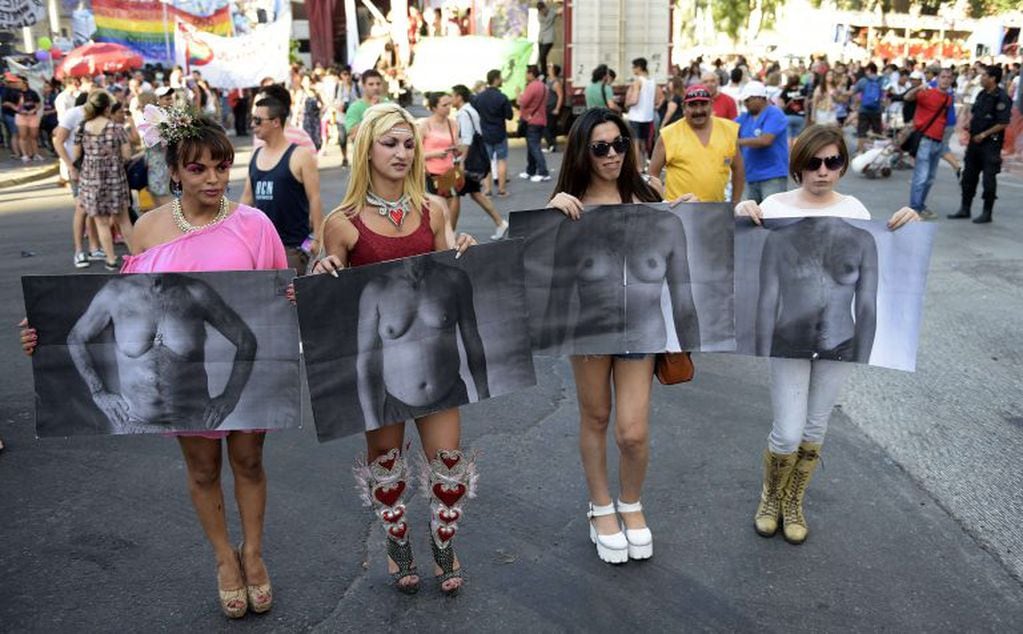Marcha de orgullo gay. AFP PHOTO / Juan Mabromata