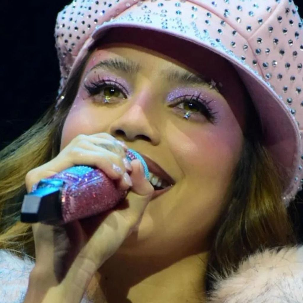 Emilia Mernes homenajeó a Rihanna en el Movistar Arena