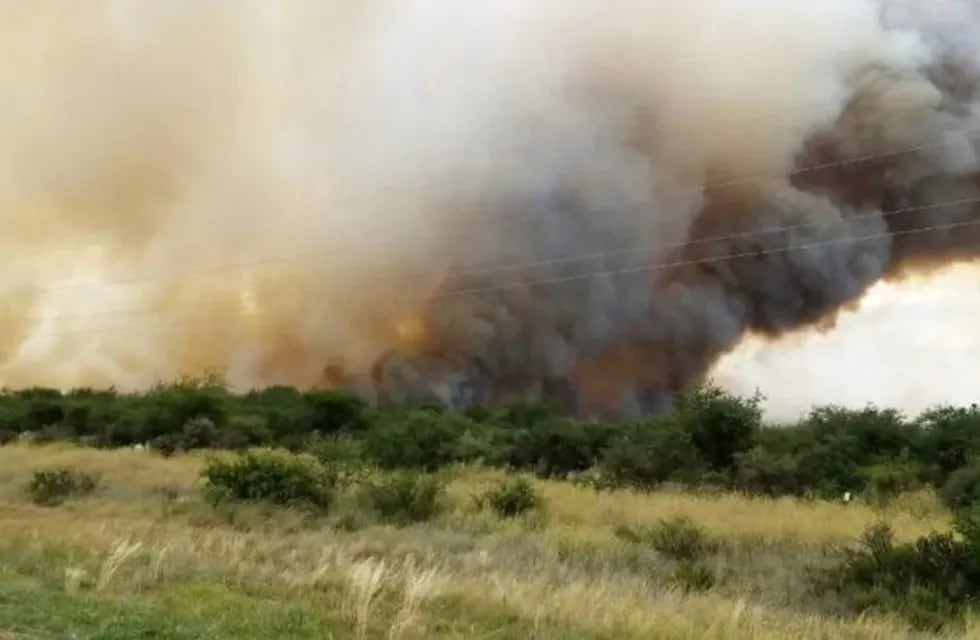 Incendios de campos en La Pampa (Clarín)