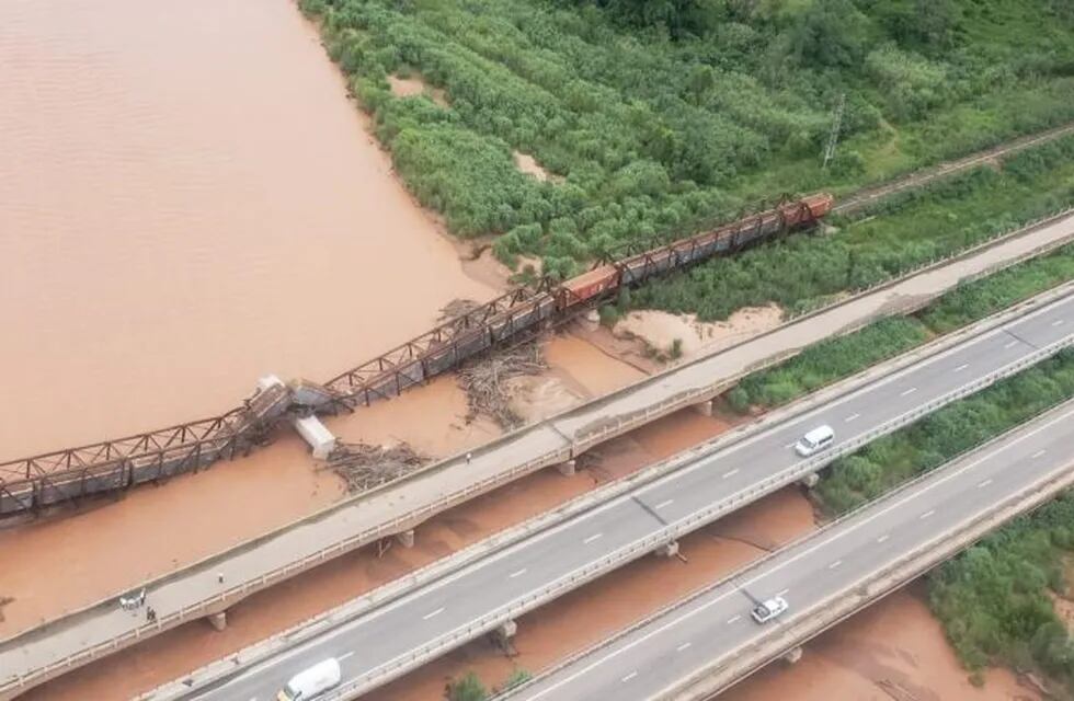 Puente ferroviario caído en Pichanal. (Web)