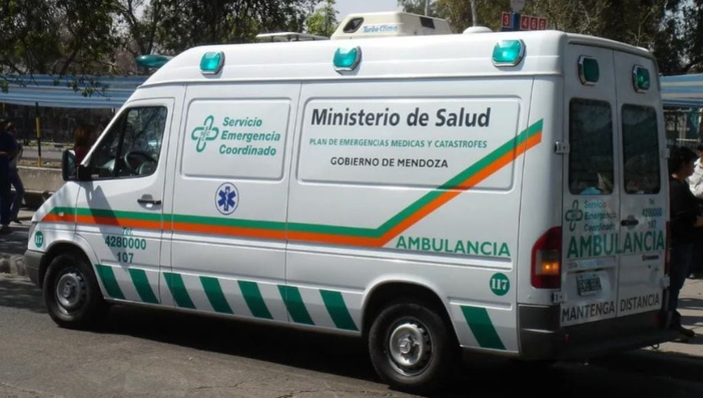 Personal médico llegó a la finca de Maipú para asistir a las víctimas (imagen ilustrativa)