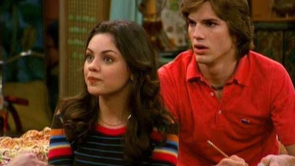 Mila Kunis y Ashton Kutcher en "That´s 70 Show". Ambos hacían el papel de pareja.