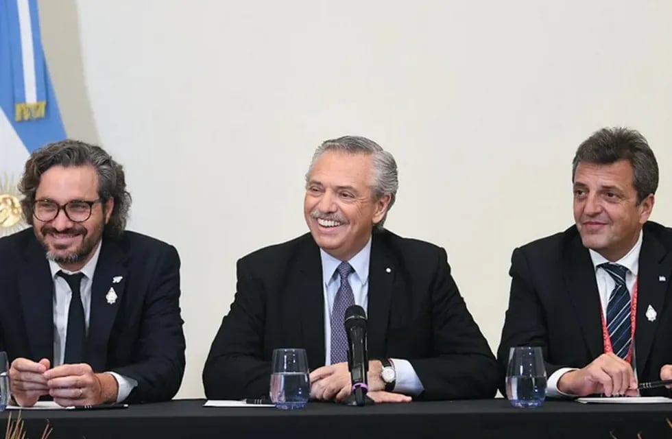 Santiago Cafiero, Alberto Fernández y Sergio Massa (Presidencia).