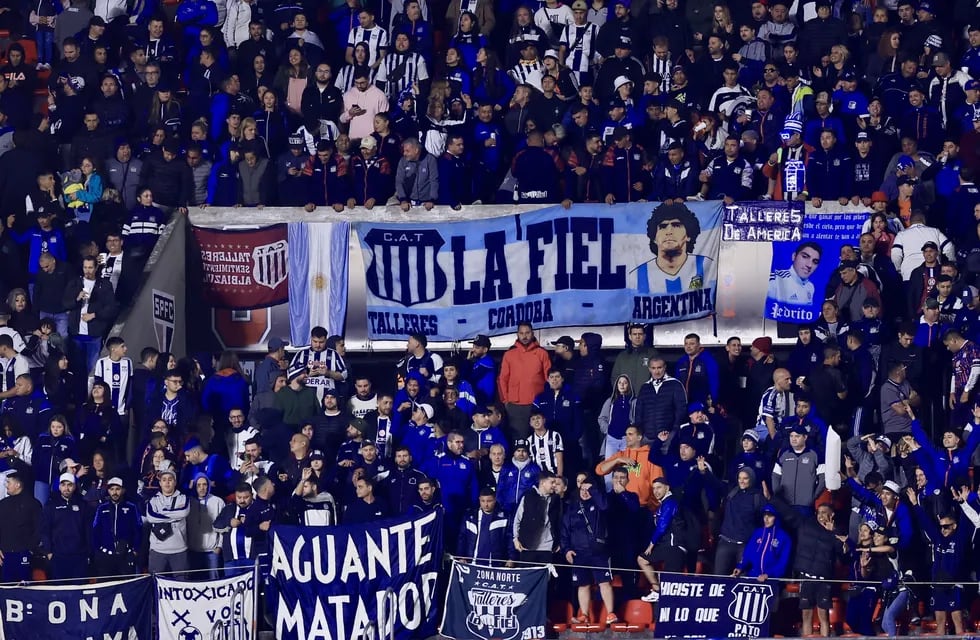 Los hinchas de Talleres, del Morumbí al estadio de Newell's, para el duelo con Colón por Copa Argentina (Fotobaires)