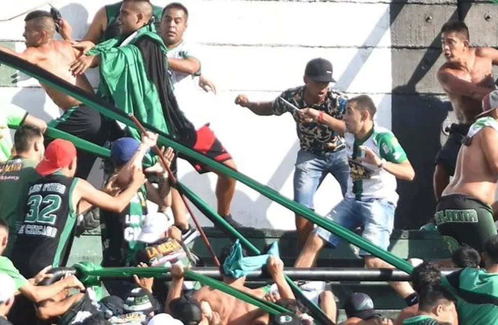 Nueva Chicago, más complicado por sus propios barras.