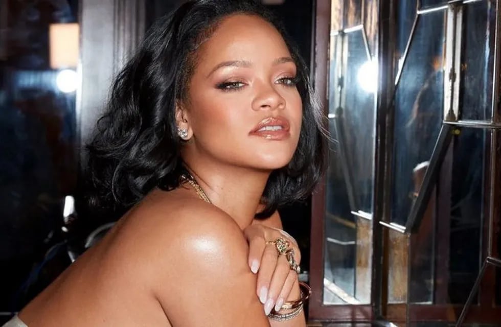 Rihanna presenta su sensual colección de lencería