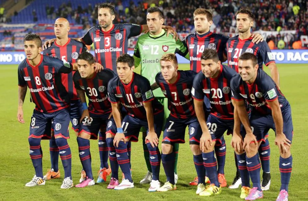 Emmanuel Más (fila de arriba, punta derecha), el lateral izquierdo que fue campeón de América con San Lorenzo y está a punto de ser refuerzo de Boca. EFE/KHALED ELFIQI
