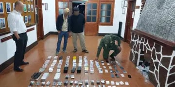Secuestran mercadería ilegal valuada en millones de pesos de un micro que partió desde Iguazú