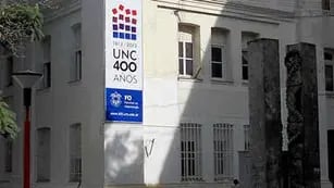 La sede de la Facultad de Odontología de la UNC que está a metros del Laboratorio donde ocurrió la explosión minimizada por las autoridades.