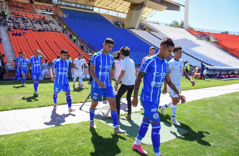 Godoy Cruz y Talleres de Córdoba se verá las caras en la semifinal de la Copa Argentina que se disputará en San Luis el 1 de diciembre.