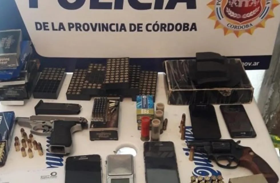 Llamativo secuestro de drogas y municiones en una vivienda de barrio San Roque. (Policía)