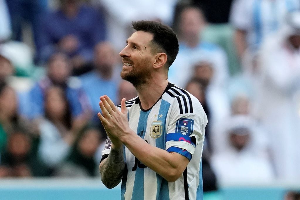 Messi metió un gol de penal en la derrota ante Arabia Saudita. (AP)