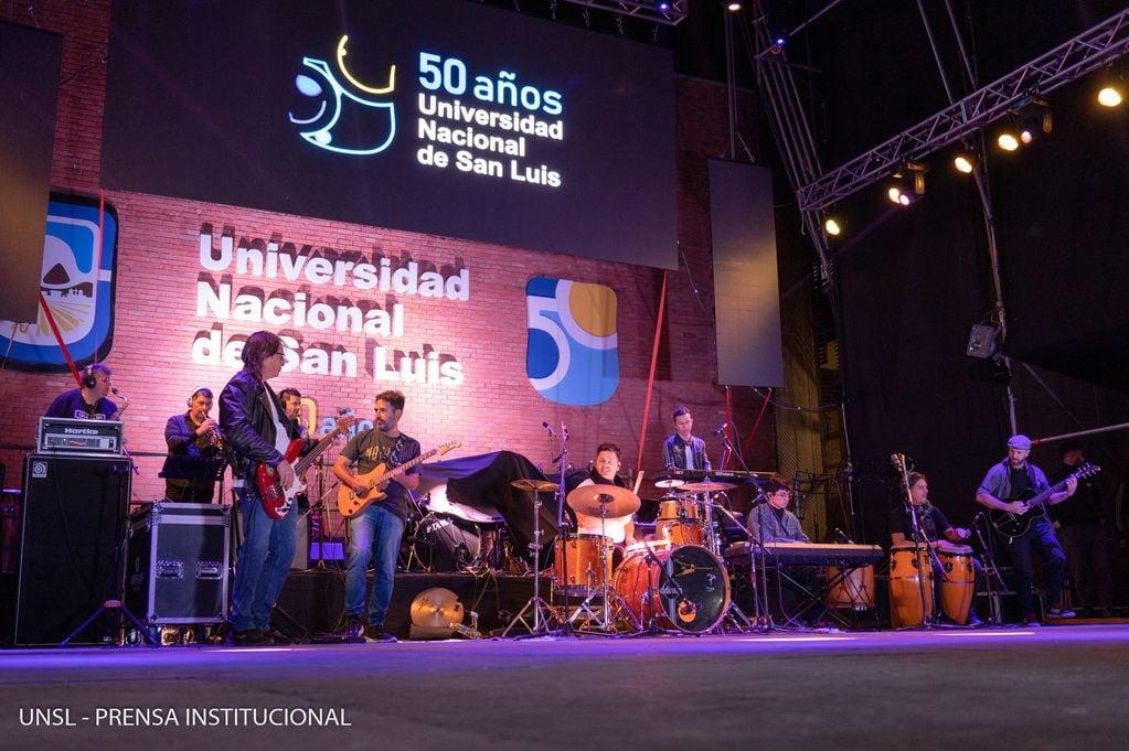La UNSL celebró sus 50 años: La Delio Valdez cerró el festejo ante más de 20 mil personas