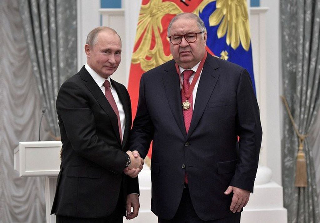 Alisher Usmanov junto a Valdimir Putin en 2018.