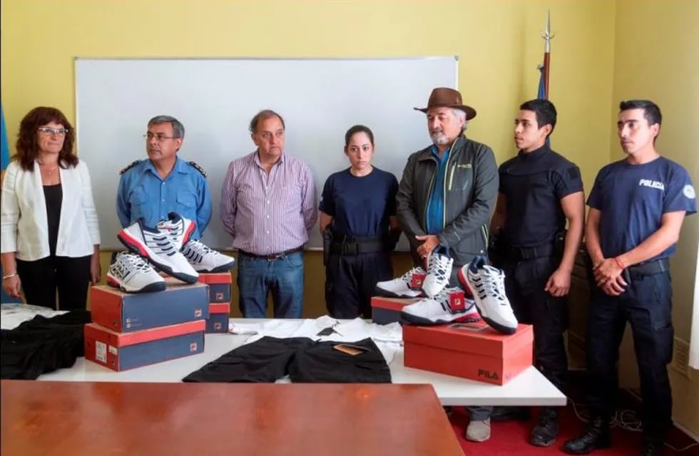 El Municipio de Comodoro entregó indumentaria a la Policía del Chubut