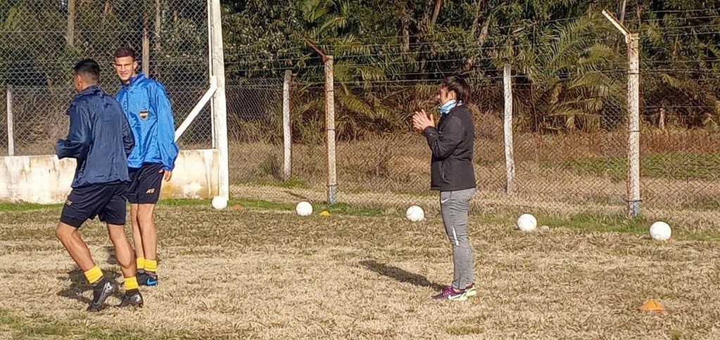 Milagros Liebana es la primera mujer tresarroyense en formar parte del Cuerpo Técnico de un equipo de fútbol.