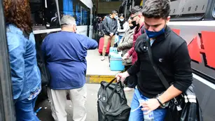 Movimiento de turismo en la vieja Terminal de Córdoba. (José Hernández / La Voz)