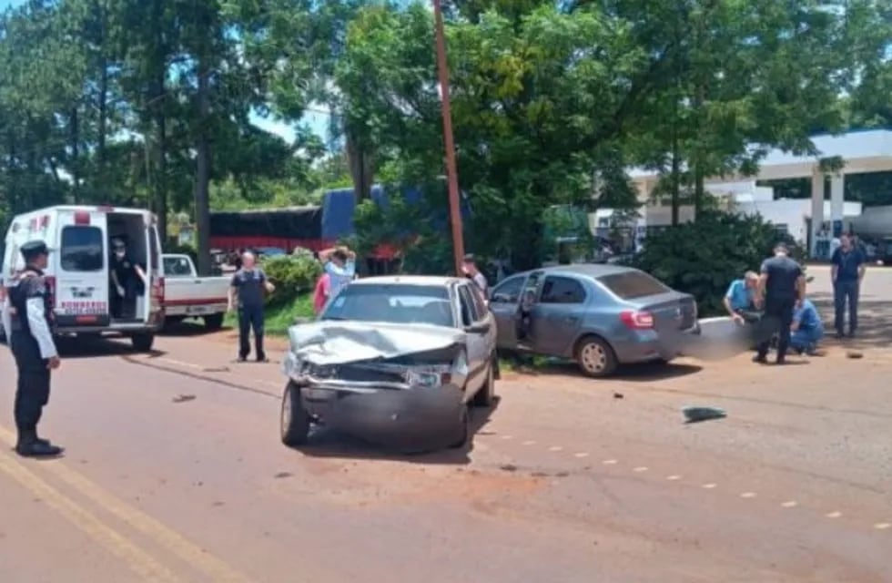 Accidente vial en Oberá dejó un saldo de varios heridos.