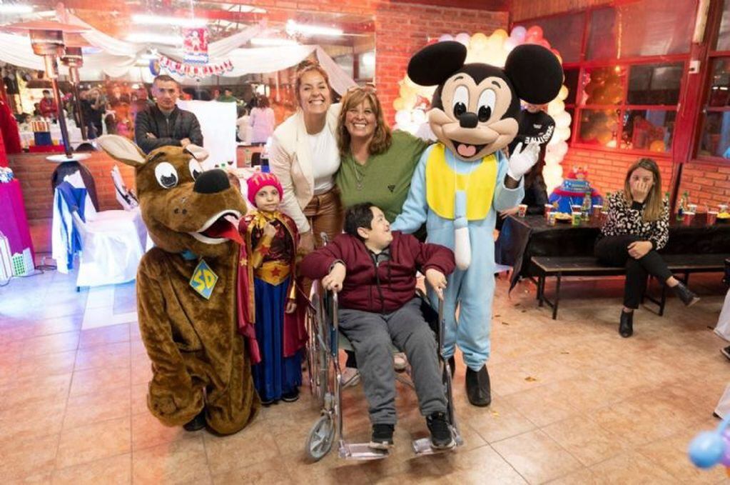 Serenity festejó su cumpleaños junto a sus amigos, familiares y también con personajes de Disney.