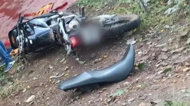 Dos jóvenes despistaron con una motocicleta en Oberá y resultaron heridos