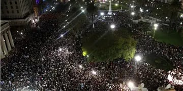 Plaza de Mayo. Allí confluyó la protesta ciudadana en Buenos Aires (DYN).