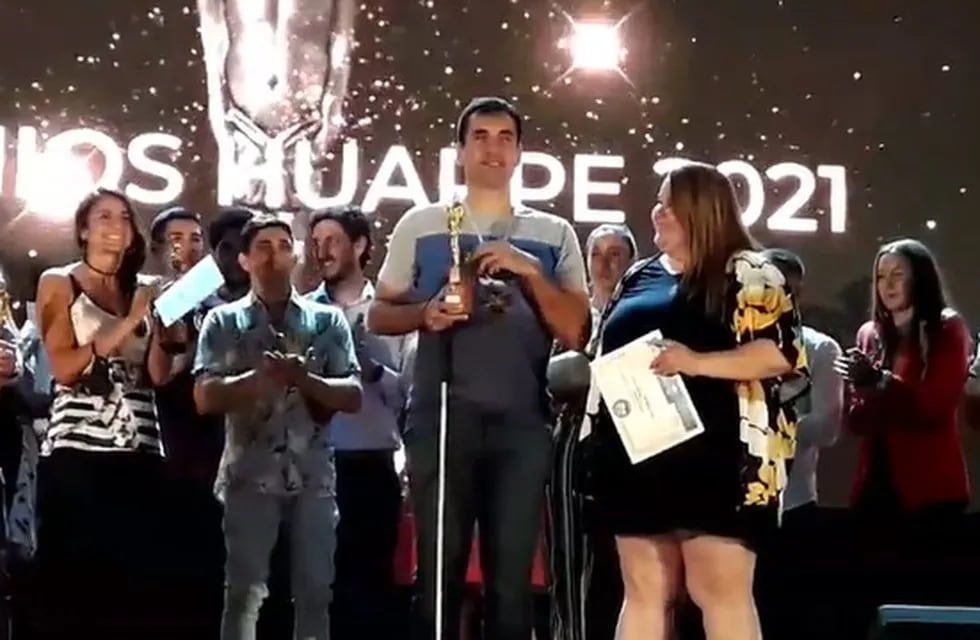 Federico Accardi galardonado con la Cruz al Mérito como el deportista destacado de Mendoza.