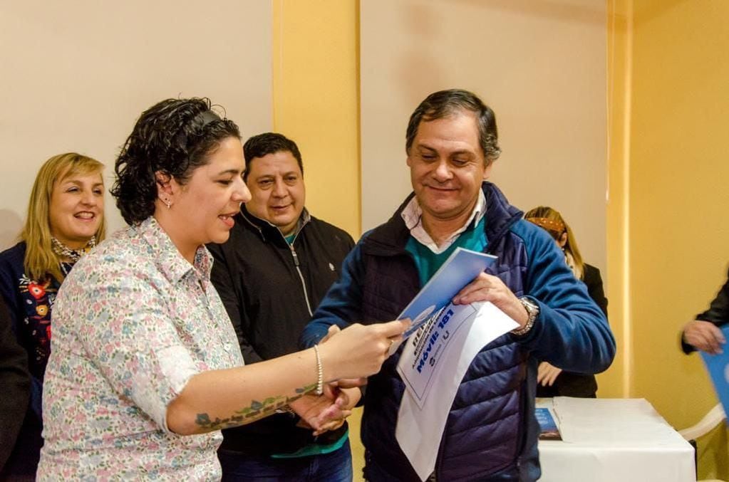Ushuaia: entregaron 15 nuevas licencias de remis