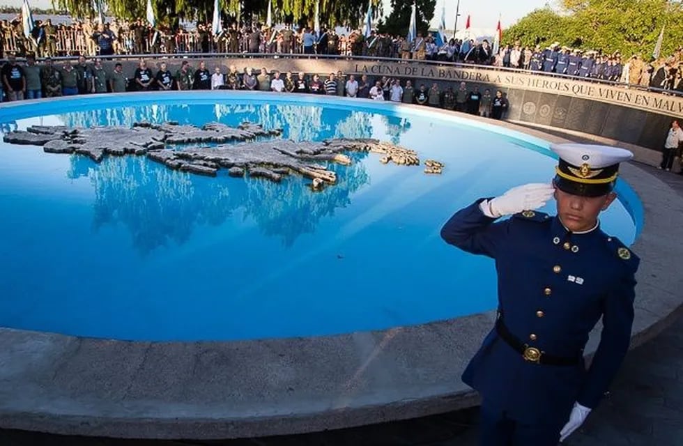 Homenaje a los veteranos y caídos en la guerra de Malvinas con un acto en Rosario.