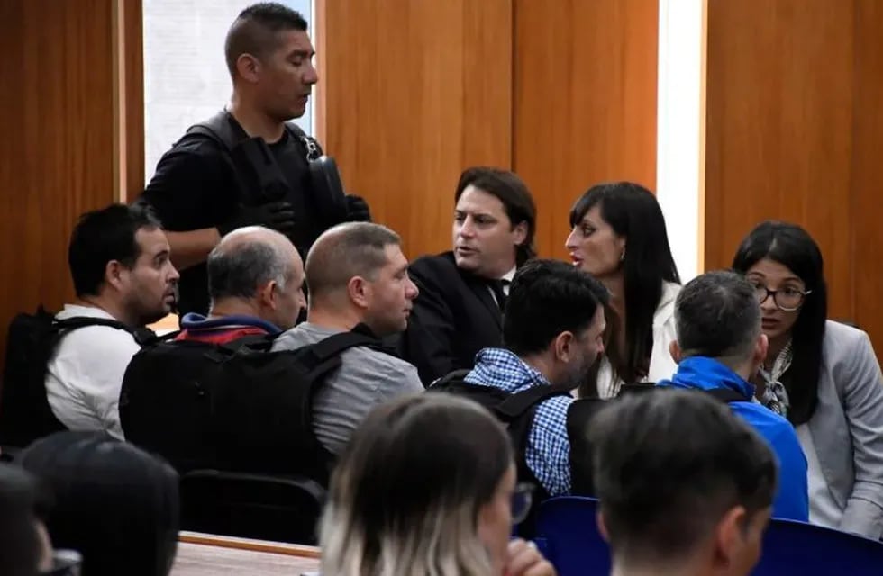 De izquierda a derecha: Jorge Benegas, Luis Quevertoque, Javier Makhat y Gustavo Spoletti ingresaron bajo arresto al Centro de Justicia Penal. (Juan José García)