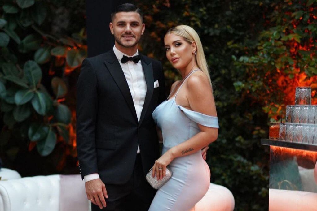 Mauro Icardi y Wanda Nara festejaron su octavo aniversario en el casamiento de un excompañero del futbolista. (Instagram).