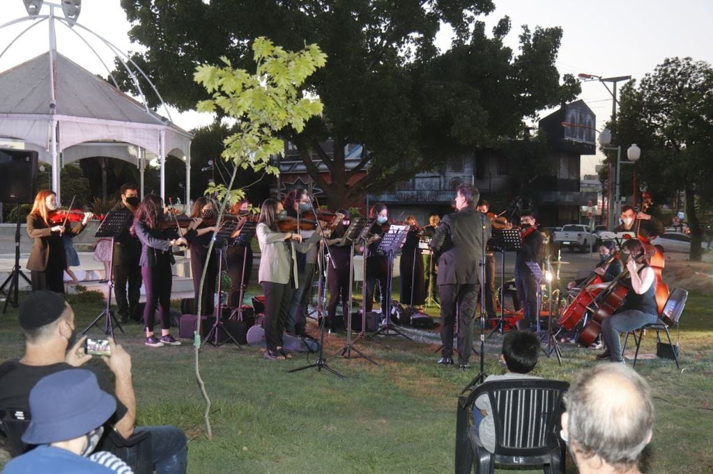Orquesta Municipal de Villa Carlos Paz, en vivo en la "Fiesta de Jánuca".