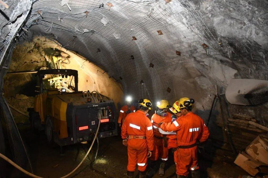 Por más de nueve décadas los trabajadores "dejaron los pulmones y la vida en la mina El Aguilar", dijo uno de los mineros.
