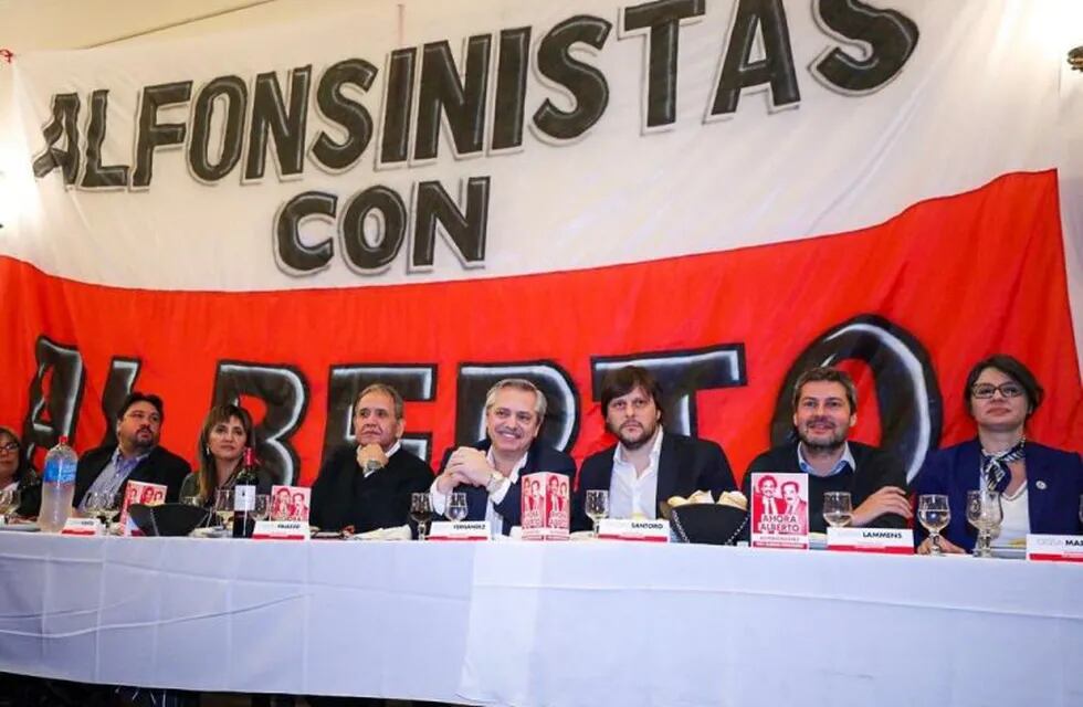 Maurice Closs en el acto de apoyo alfonsista  al candidato del Frente de Todos, Alberto Fernández. (Twitter)
