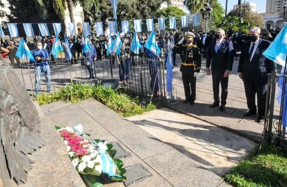 "Debemos sostener la consigna de reparación histórica", expresó el gobernador Morales al encabezar los actos centrales realizados en la plaza Belgrano para conmemorar el 209º aniversario del Éxodo Jujeño.
