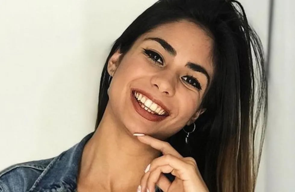 Daniela Celis debutó como notera y cometió un desliz que se volvió viral.