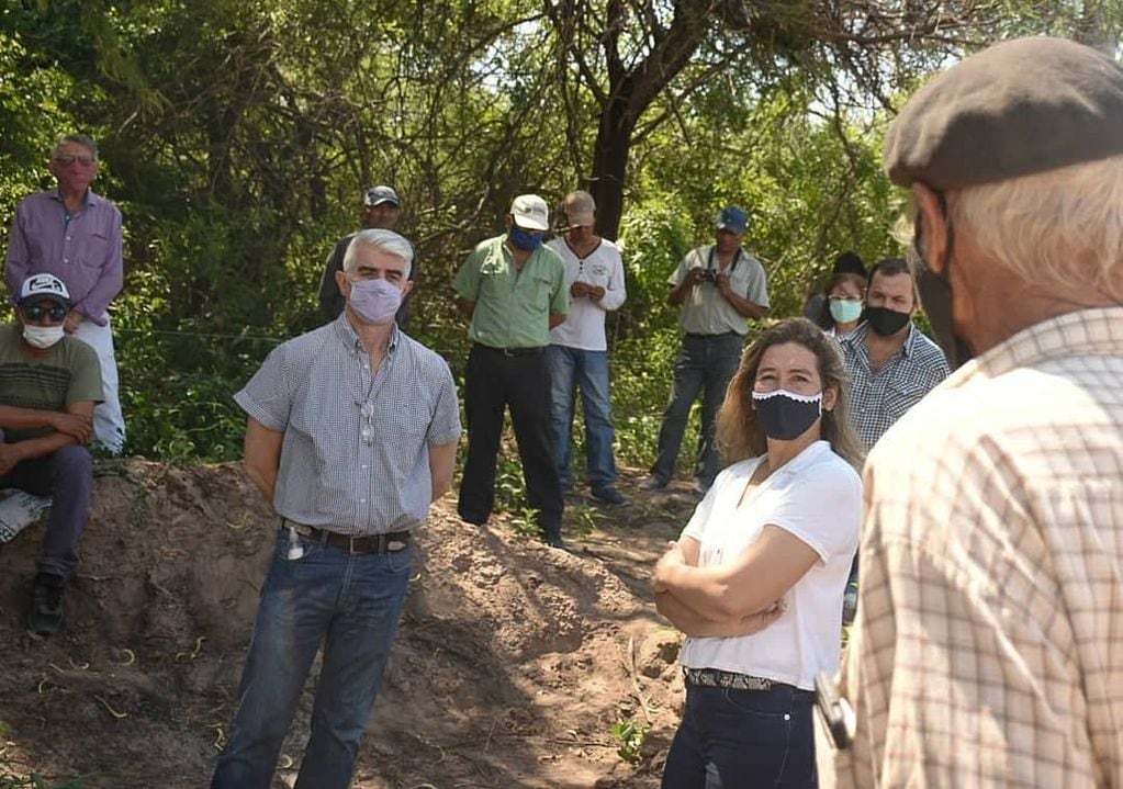 Marta Soneira, Secretaria de Desarrollo Territorial y Ambiente del Chaco, viajó hasta Colonia Mixta para reunirse con los productores.