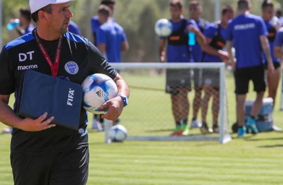 El técnico Diego Dabove ya tiene en carpeta los jugadores con los que no podrá contar en la próximo temporada en Godoy Cruz.