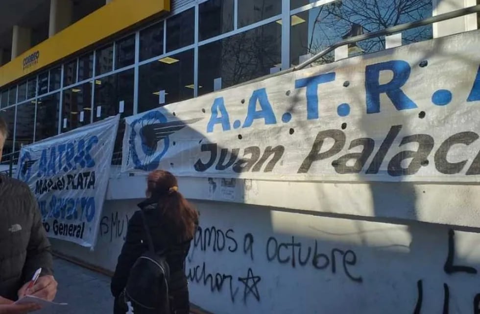 Trabajadores del Correo Argentino realizan un paro en Mar del Plata