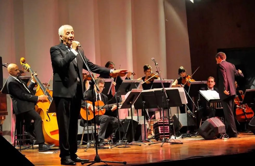 Gustavo Visentín y la Orquesta Provincial de Música Ciudadana de Córdoba.