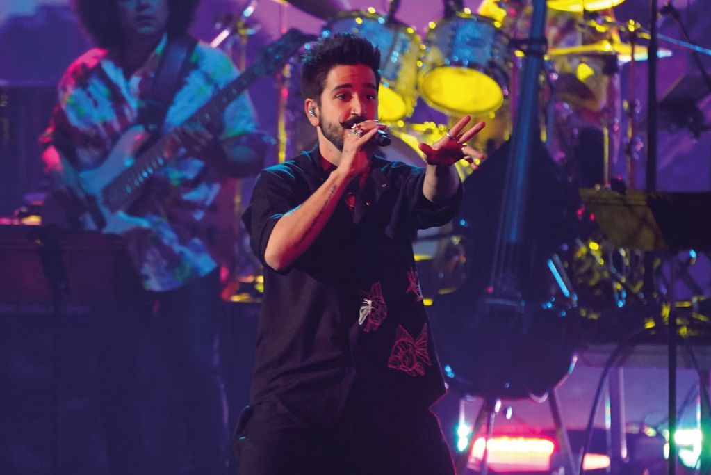 Camilo, uno de los más nominados, en su presentación en los Latin Grammy. (AP)