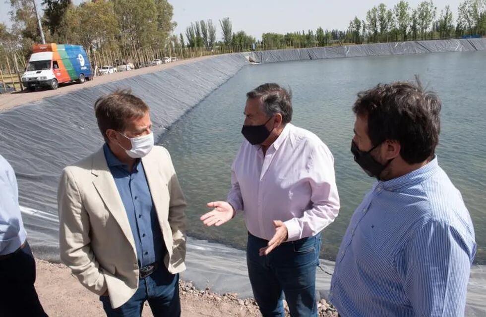 El gobernador Rodolfo Suárez inauguró esta mañana el Reservorio Rufino Ortega en Maipú. La obra beneficiará a casi mil hectáreas de cultivos. Gentileza Gobierno de Mendoza