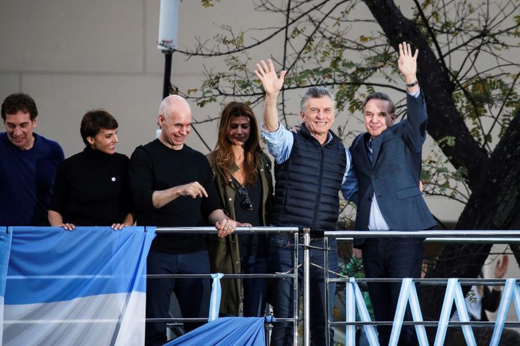 Argentina's President Mauricio Macri and his running mate Miguel Angel Pichetto wave at a campaign rally in Buenos Aires, Argentina, September 28, 2019. REUTERS/Agustin Marcarian