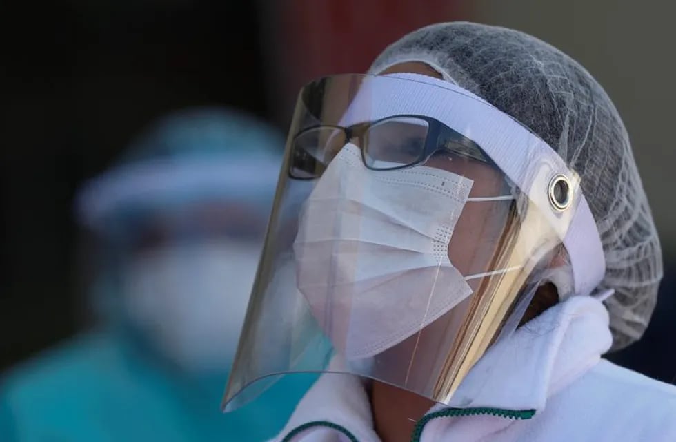 A health worker protests demanding that more doctors be hired and for better working conditions amid the new coronavirus pandemic, outside the Del Norte Hospital in El Alto, Bolivia, Tuesday, June 16, 2020. (AP Photo/Juan Karita)