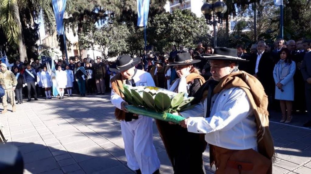 Las agrupaciones tradicionalistas rindieron homenaje al general Belgrano.