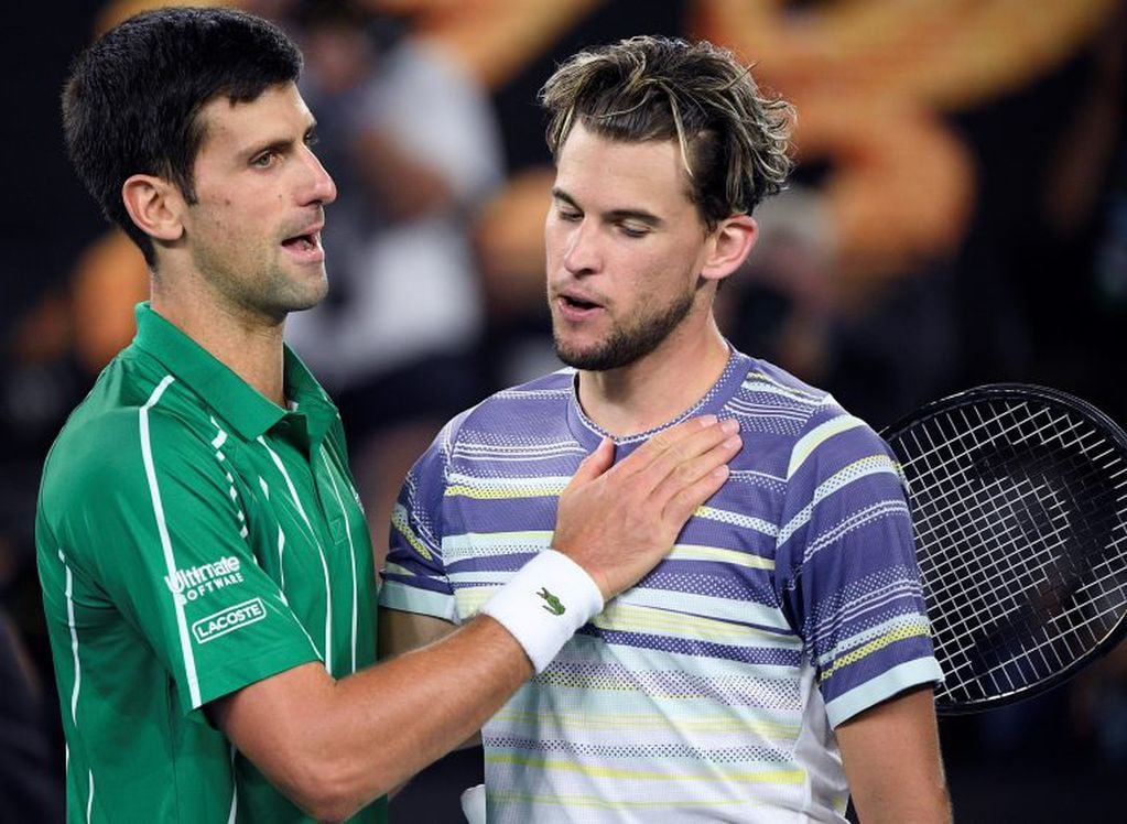 El saludo de Djokovic y Thiem tras la final del Australian Open (Foto: Andy Brownbill/AP)